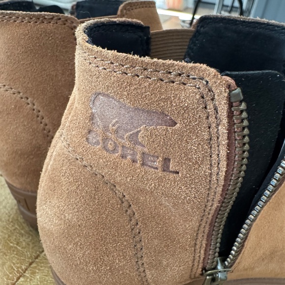 Sorel tan suede boots size 6 - Picture 3 of 5